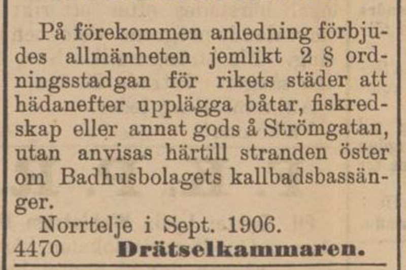 Meddelande från Norrtelje tidning 1906. Meddelandet beskriver hur allmänheten förbjuds att lägga upp båtar och dylikt på Strömgatan. Istället hänvisas allmänheten till stranden öster om Badhusbolaget.