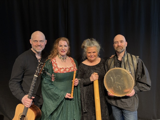 I folkton med gruppen Frispel