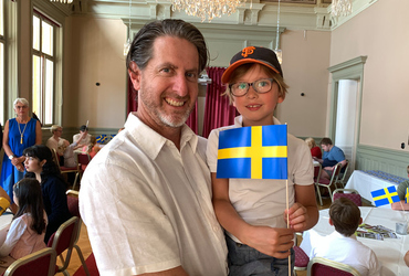 Daniel Klemserud med son firar nationaldag