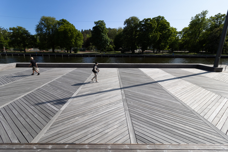 bryggan ett litet torg i trä