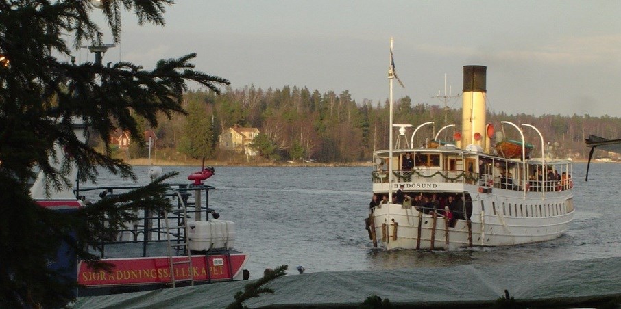 Julmarknad i Almvik med S/S Blidösund