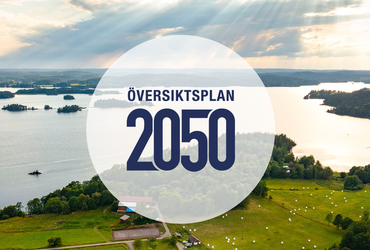 Bild som föreställer ett landskap med texten översiktsplan 2050.