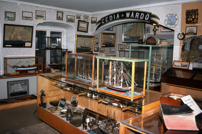 Bild från gamla Roslagsmuseet, föremål.