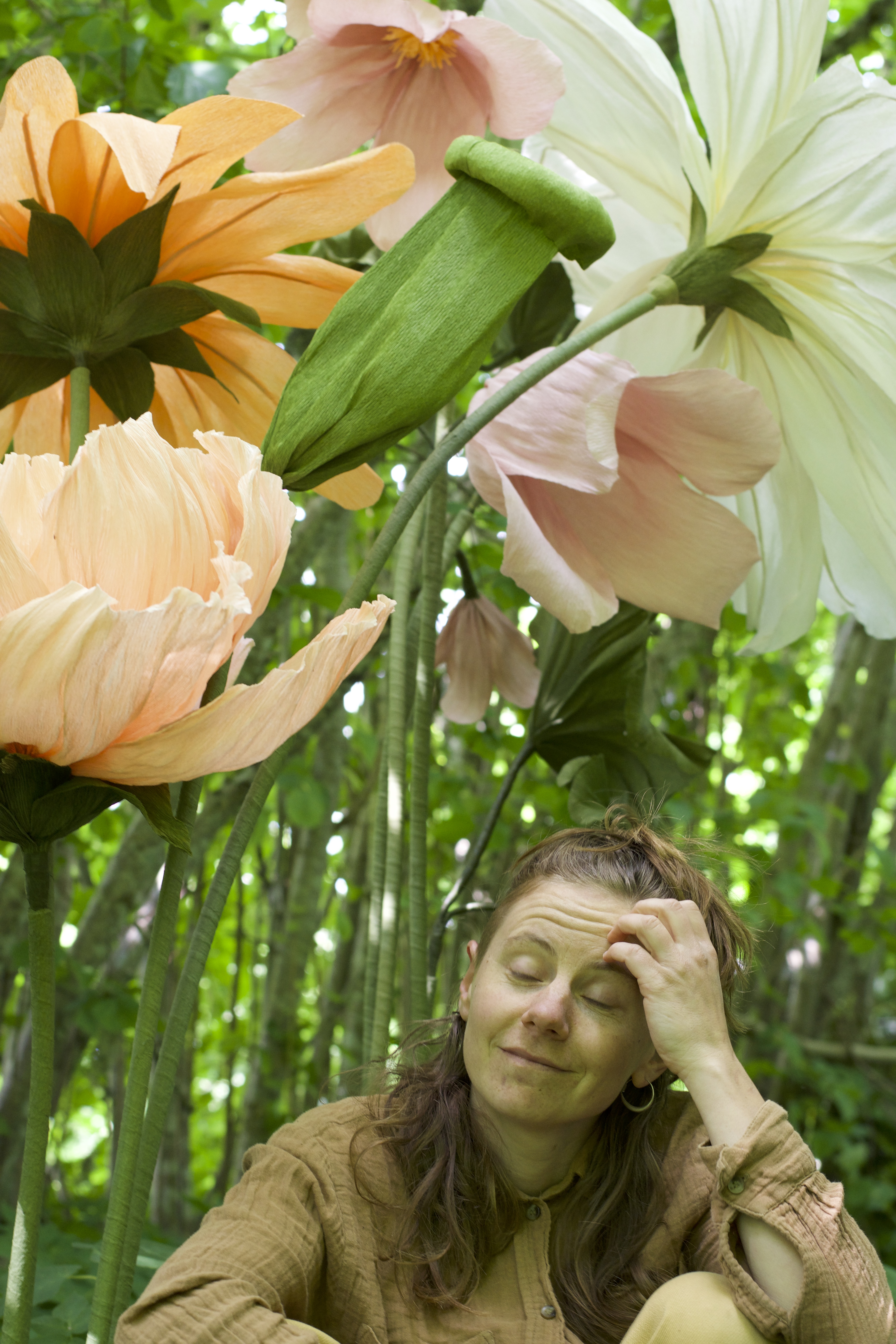 IZHAV under stora vackra blommor i pastellfärger 