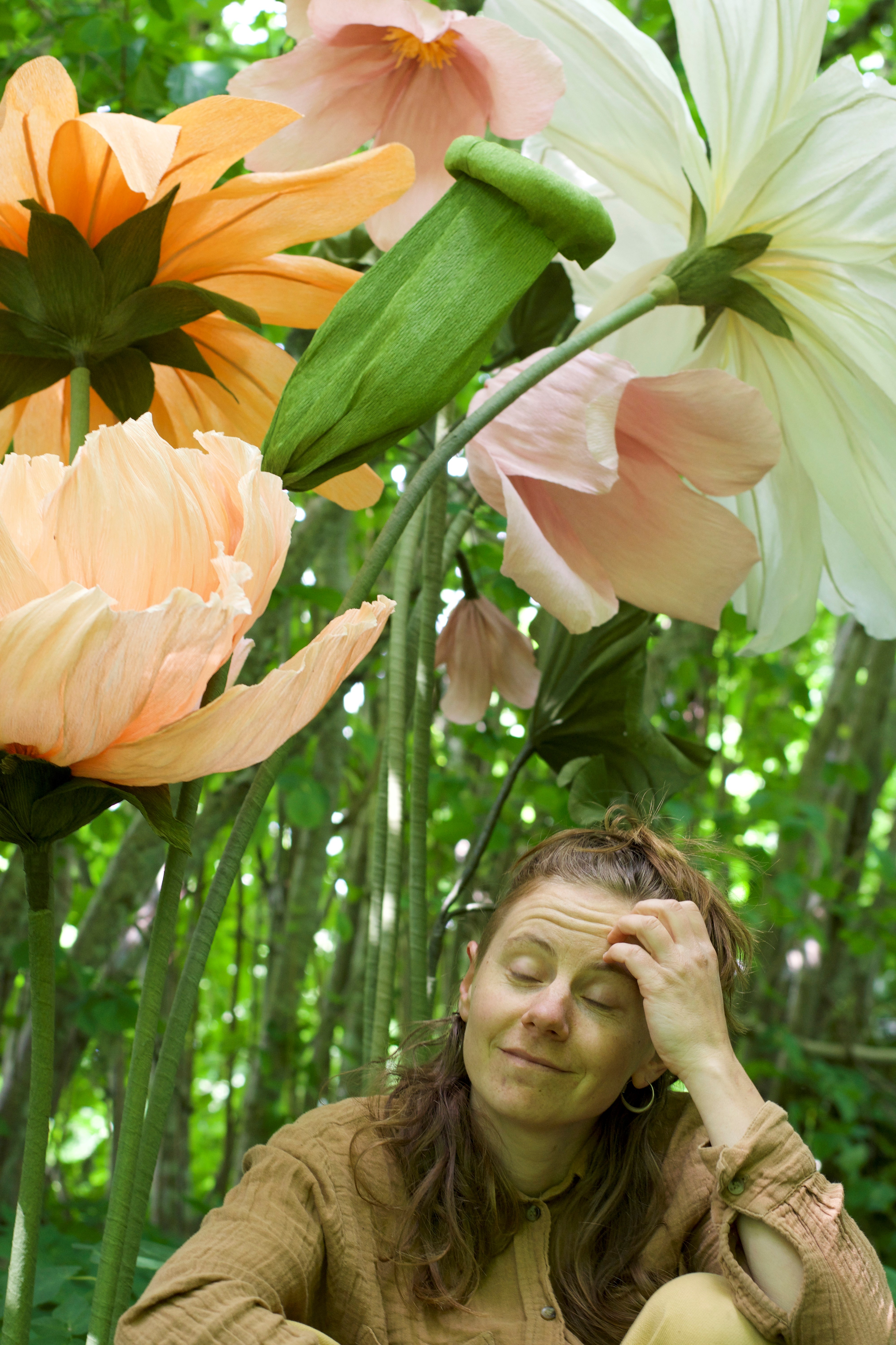 IZHAV under stora vackra blommor i pastellfärger 