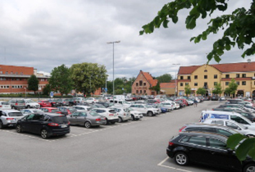Parkeringsplatser vid Tullportsgatan i Norrtälje.