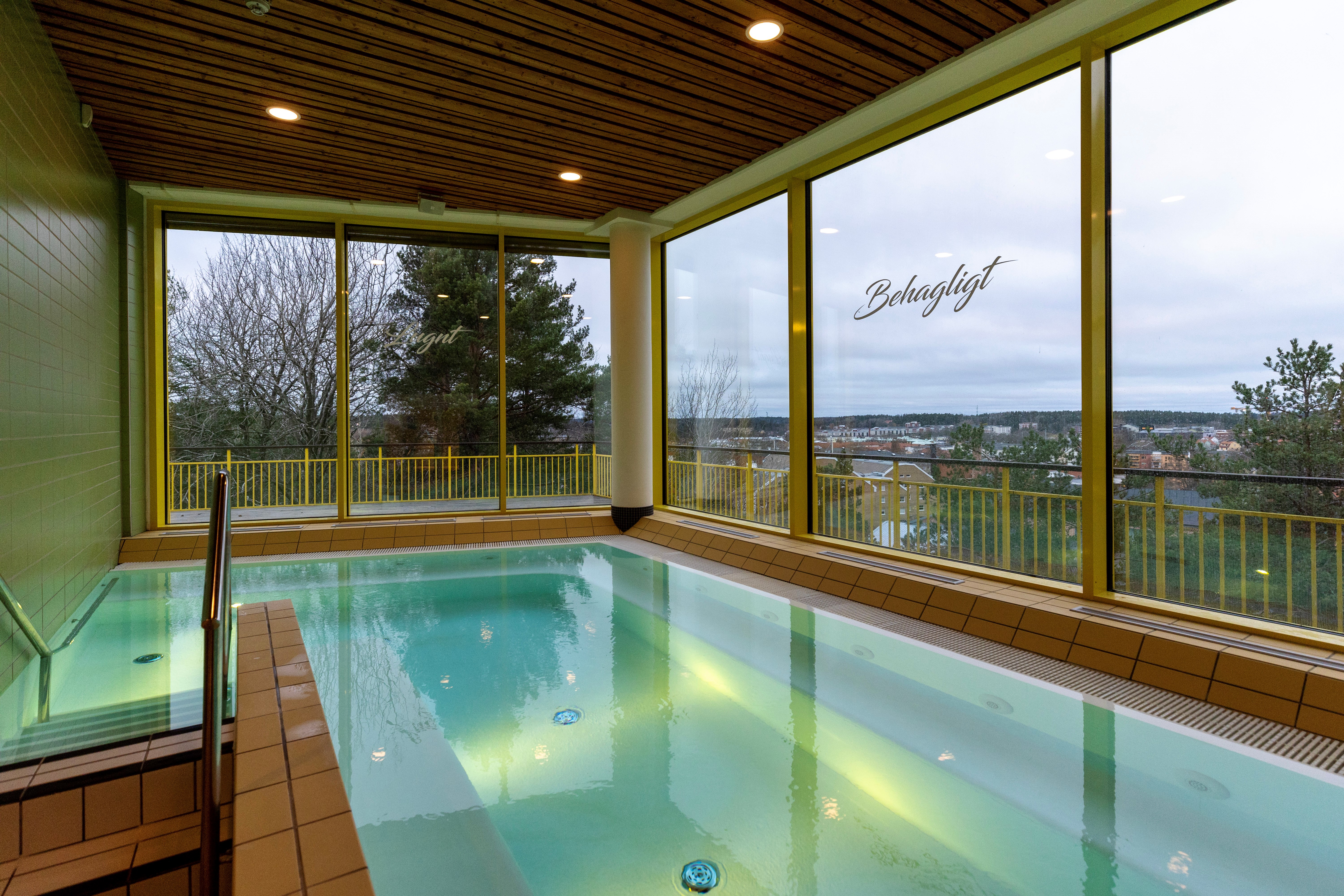 Varmpool i relaxavdelningen 