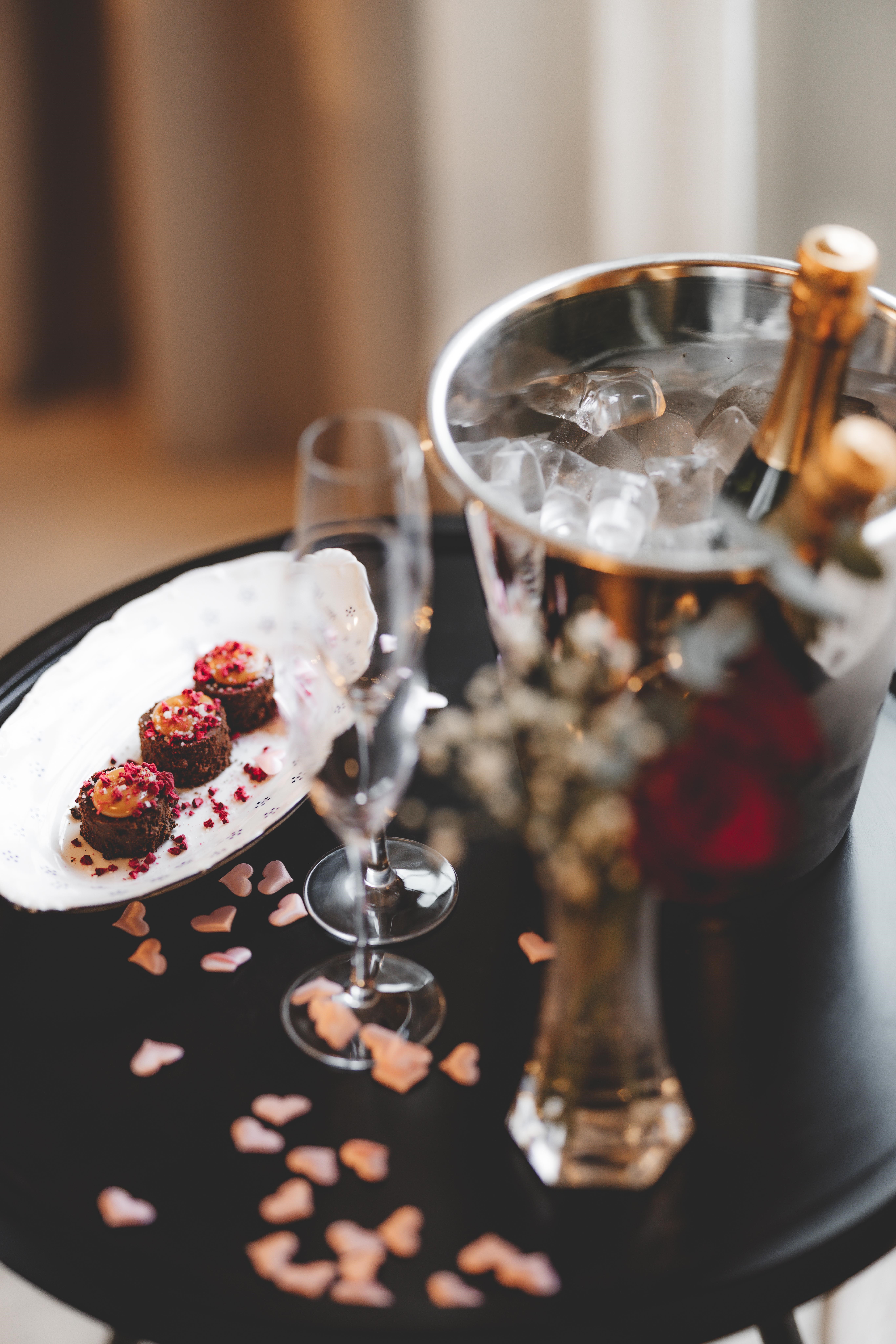 Bild på bubbel och tryfflar i hotellrum