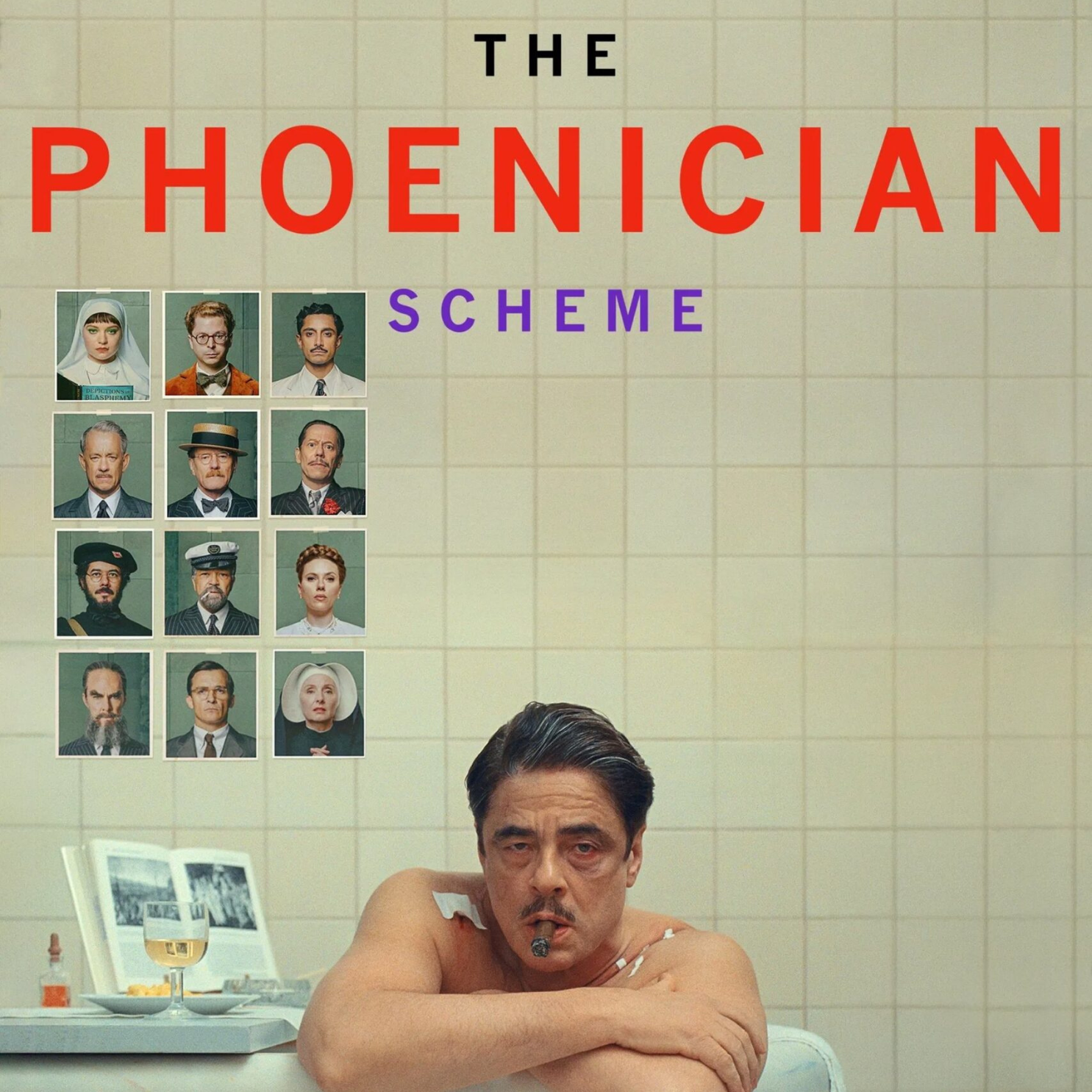 Film affisch för filmen The Phoenician Scheme. Visar en man sittandes i ett badkar rökandes en cigarr 