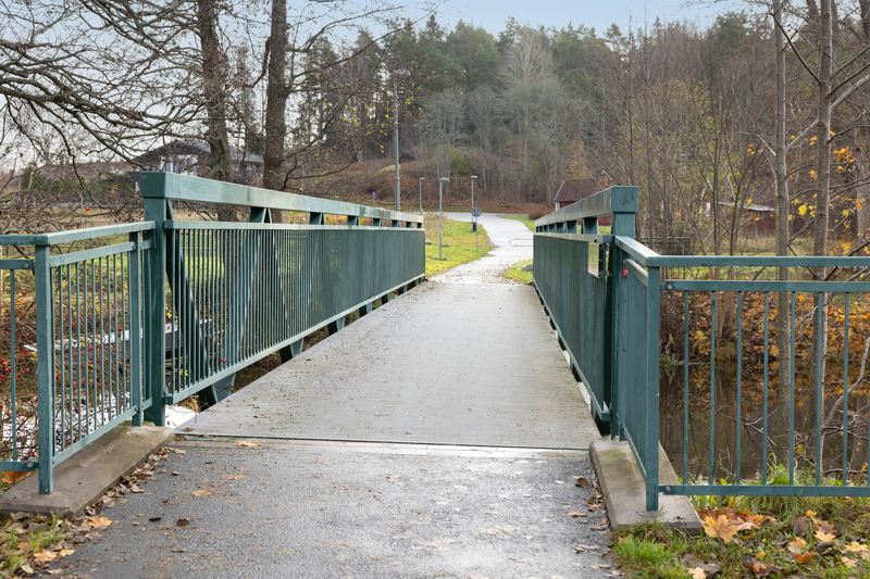 Varghedsbron/Lommarbron, bro ned&aring;t Lommaren &ouml;ver Norrt&auml;lje&aring;n.