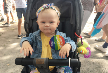 Barn på praideparad.