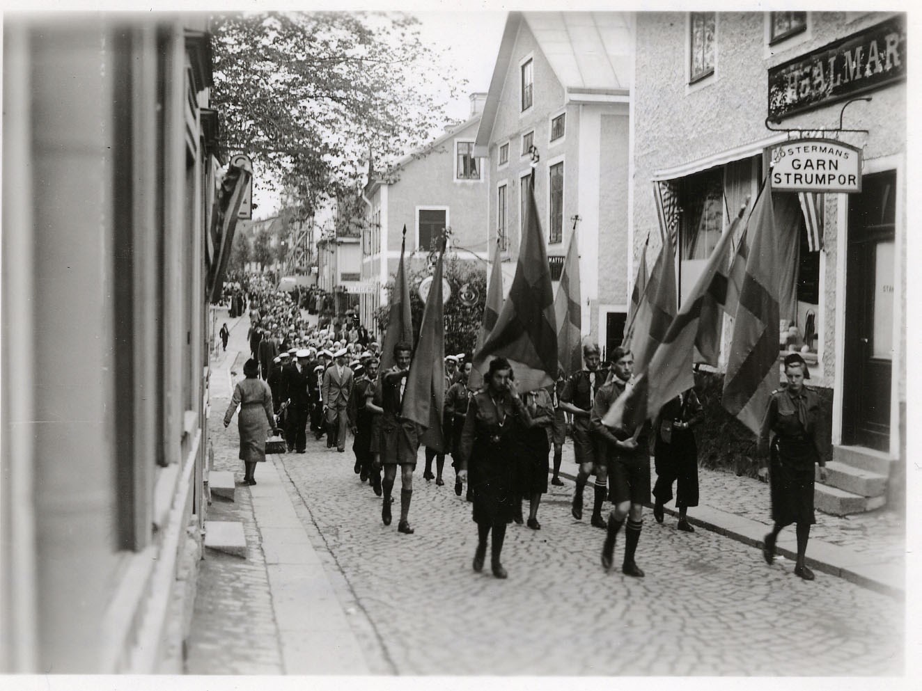 En gammal bild från Stora Brogatan i Norrtälje