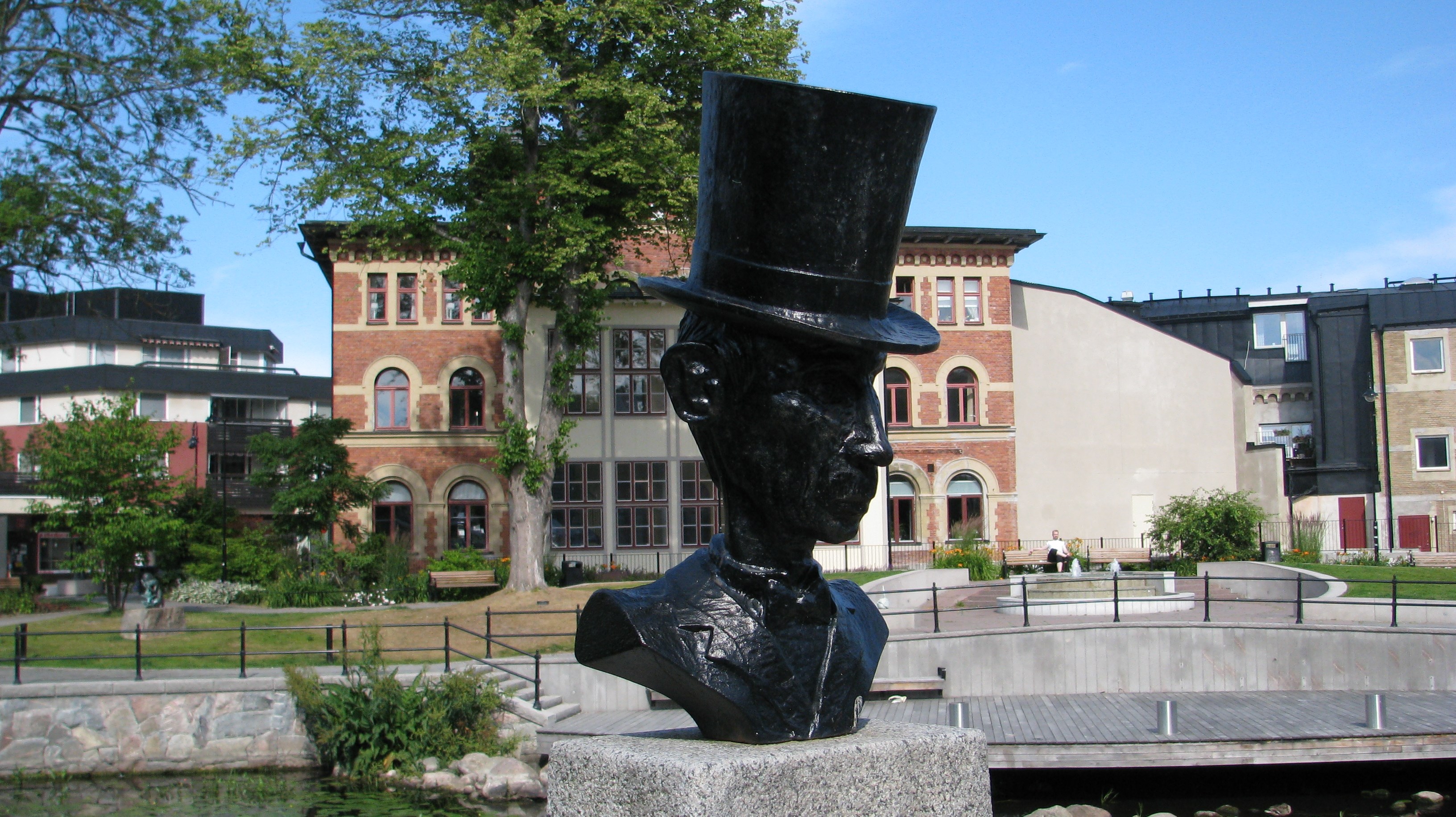 Ferlins byst vid Norrtäljeån. Foto A Djerf