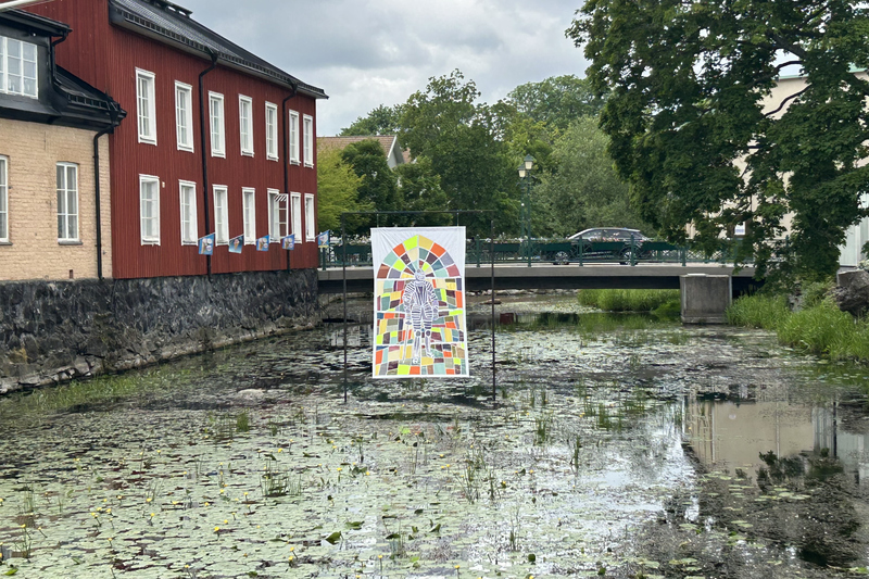 Ett konstverk i Norrtäljeån