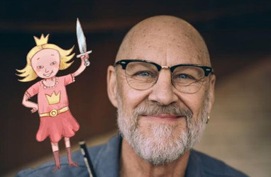 Per Gustavsson med en av de figurer han har i sina böcker.