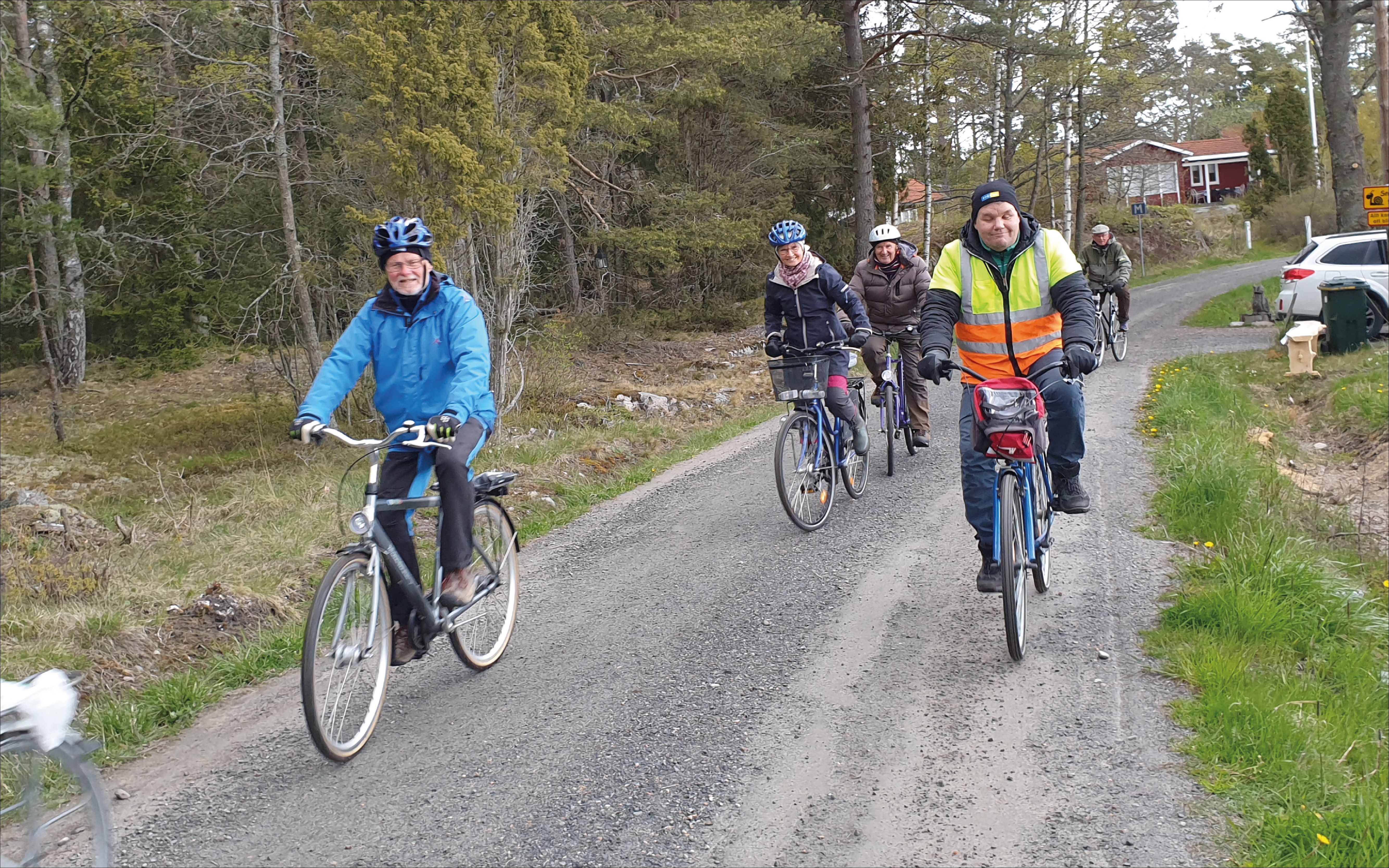Cyklister på byväg