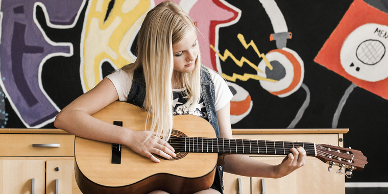 Gitarr på Roslagens kulturskola. 